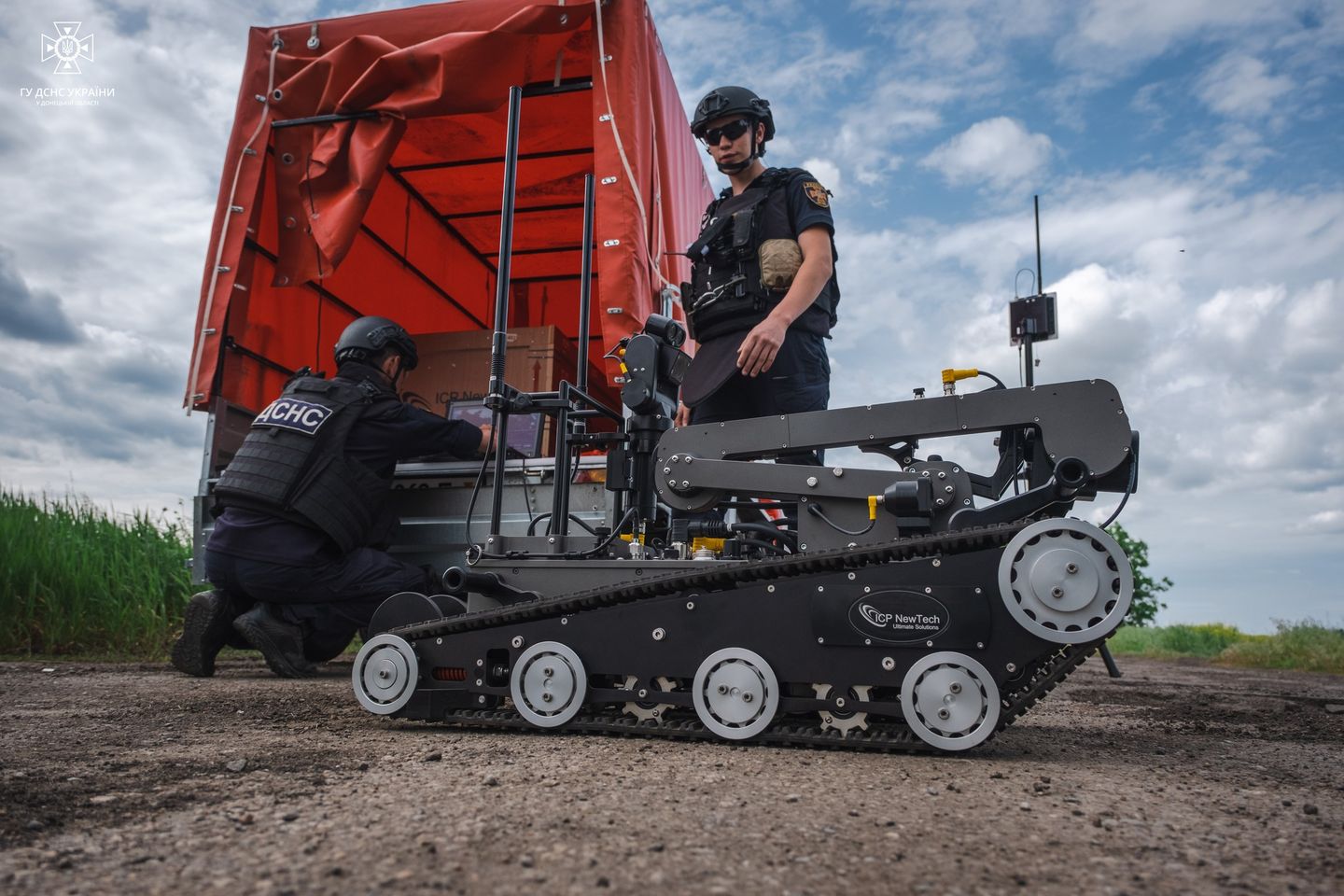ДСНС отримала від Канади ще один роботизований комплекс для розмінування DIGITAL VANGUARD-S